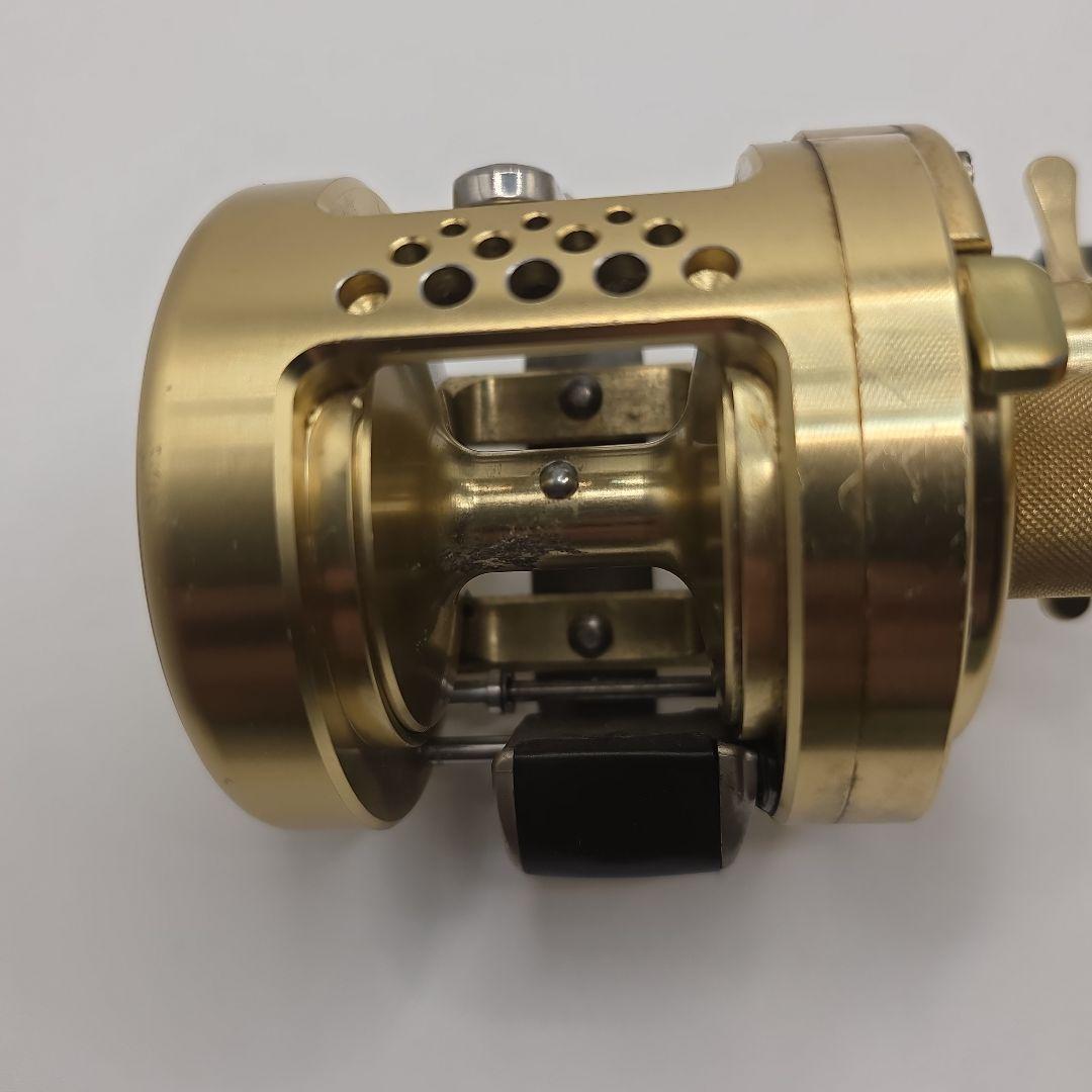 T62 シマノ 01カルカッタコンクエスト300