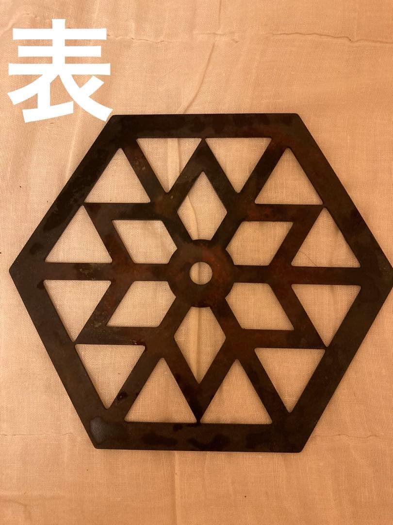 ハイランダー焚き火台　六花 ブラックエディション　専用梯形五徳と焚き火シート付き