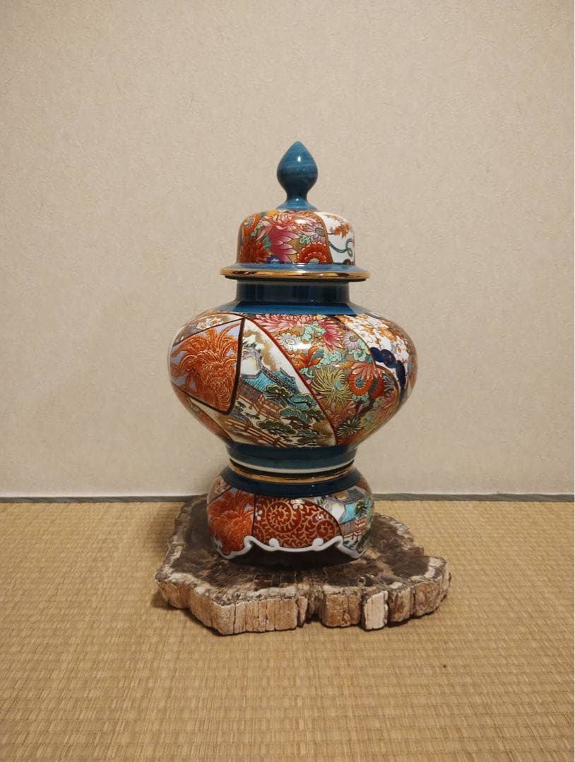 【伝統美】有田焼 勝右衛門窯の希少壺―匠の技が織りなす逸品