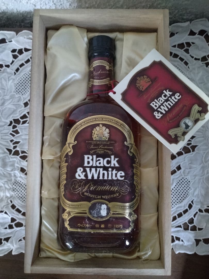ウイスキー Black & White Premium Scotch Whisky