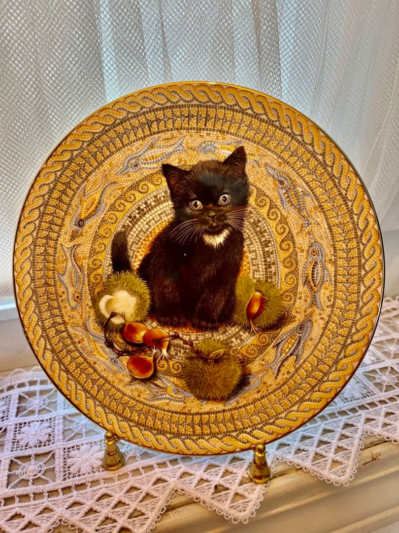 英国 エインズレイ レズリーアンアイボリー 12ヶ月 カレンダープレート 猫