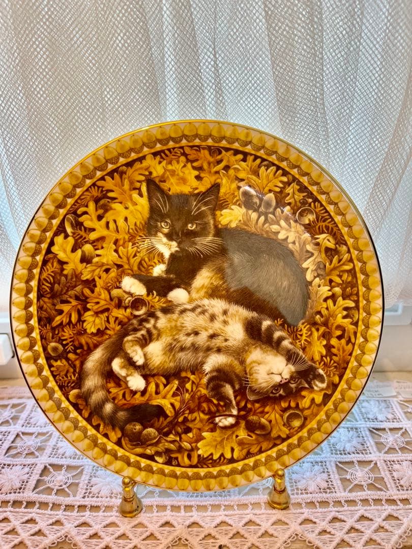 英国 エインズレイ レズリーアンアイボリー 12ヶ月 カレンダープレート 猫