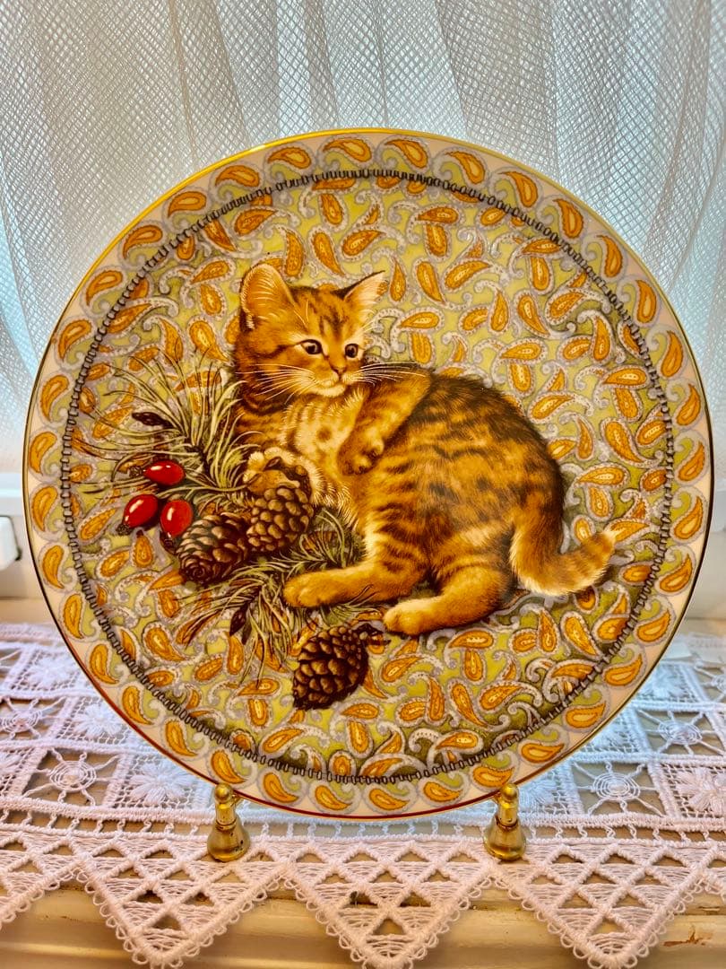 英国 エインズレイ レズリーアンアイボリー 12ヶ月 カレンダープレート 猫