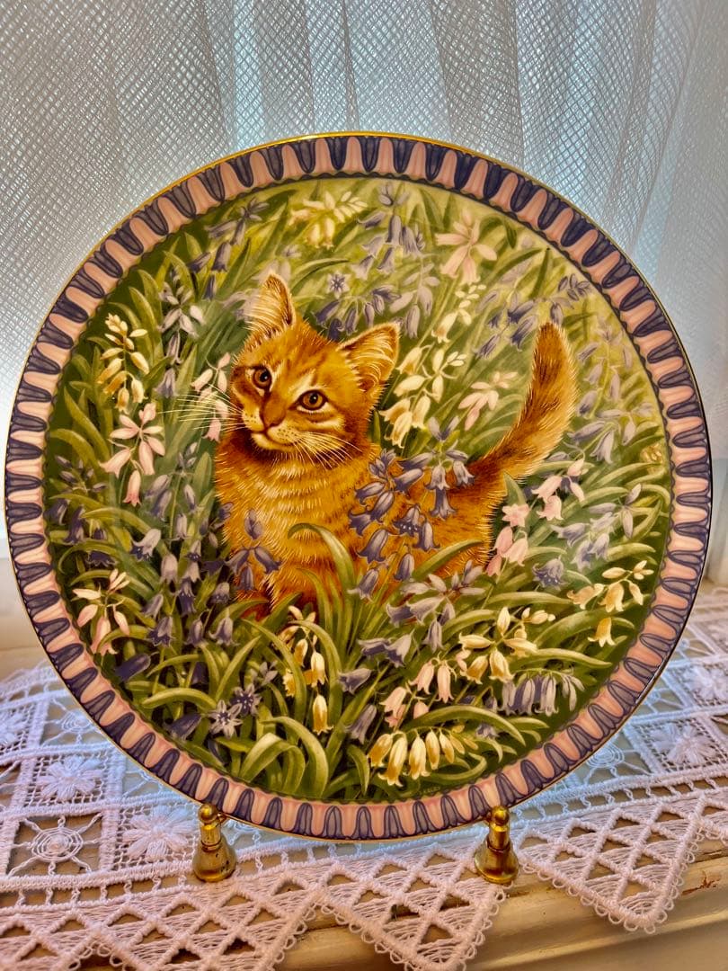 英国 エインズレイ レズリーアンアイボリー 12ヶ月 カレンダープレート 猫