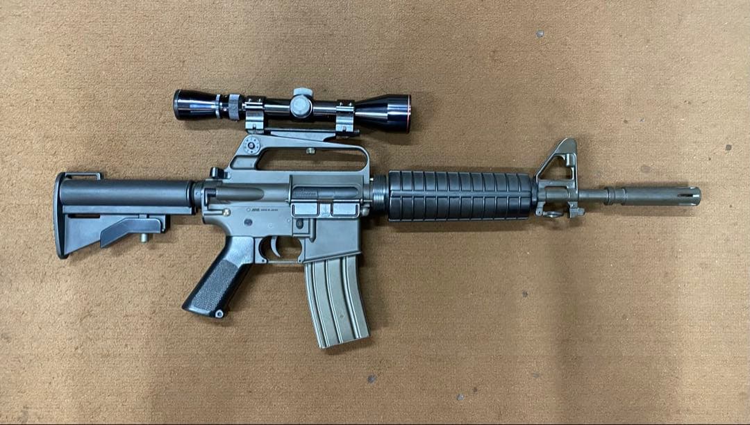 COLT AR-15 電動ガン スコープ付き！