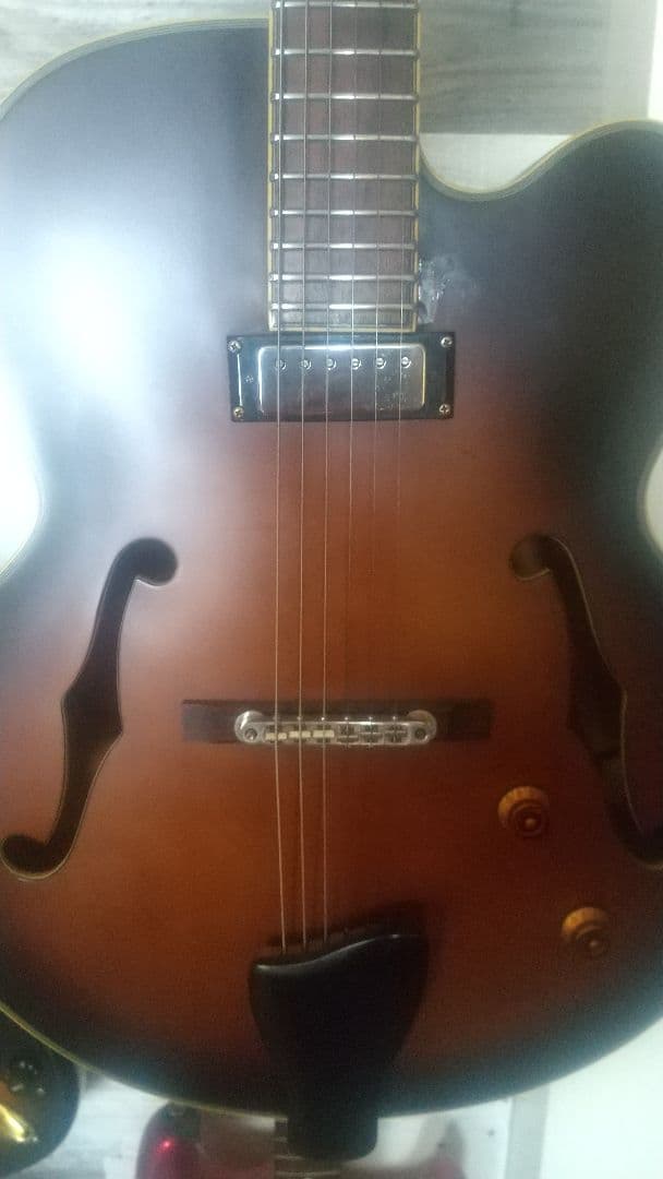 Tokai サンバースト フルアコ　ギター　ハードケースで発送