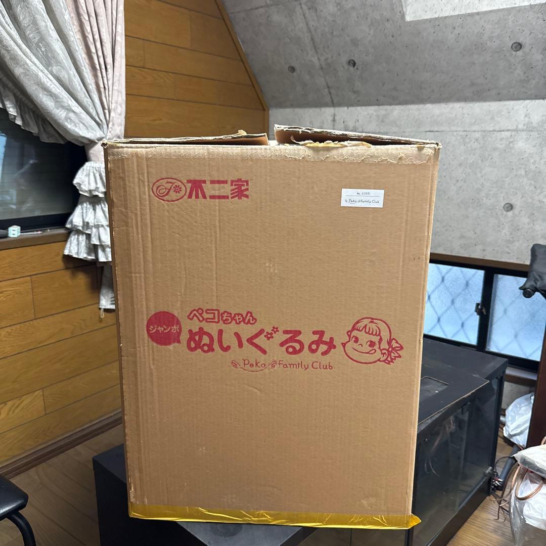 ペコちゃん 巨大ぬいぐるみ