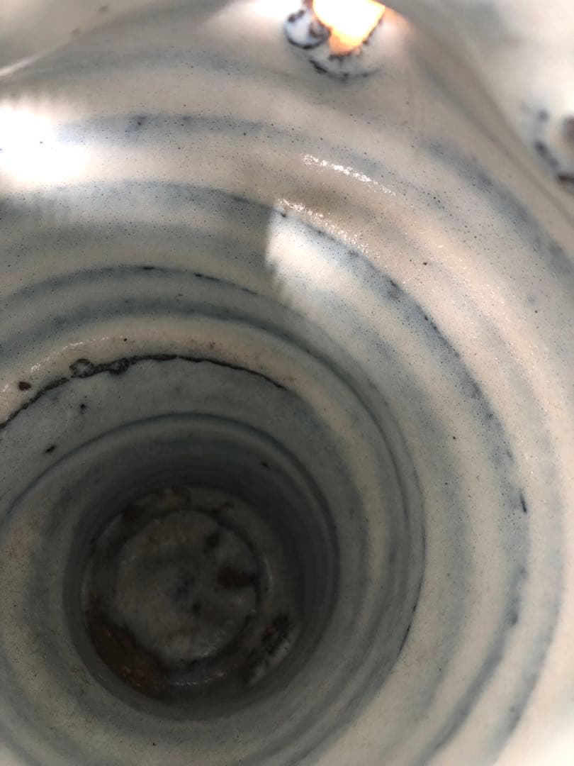 青白色の突起デザイン花瓶 骨董、古美術