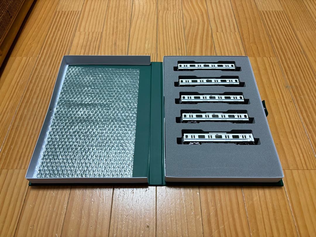 KATO 10-2043 東急5050系4000番台 新幹線ラッピングトレイン