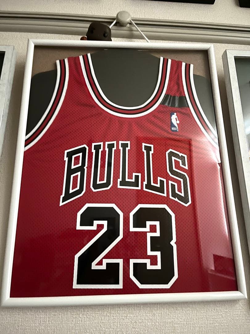 マイケル・ジョーダン ユニフォーム NBA シカゴ・ブルズ 額縁&フィギュア付き