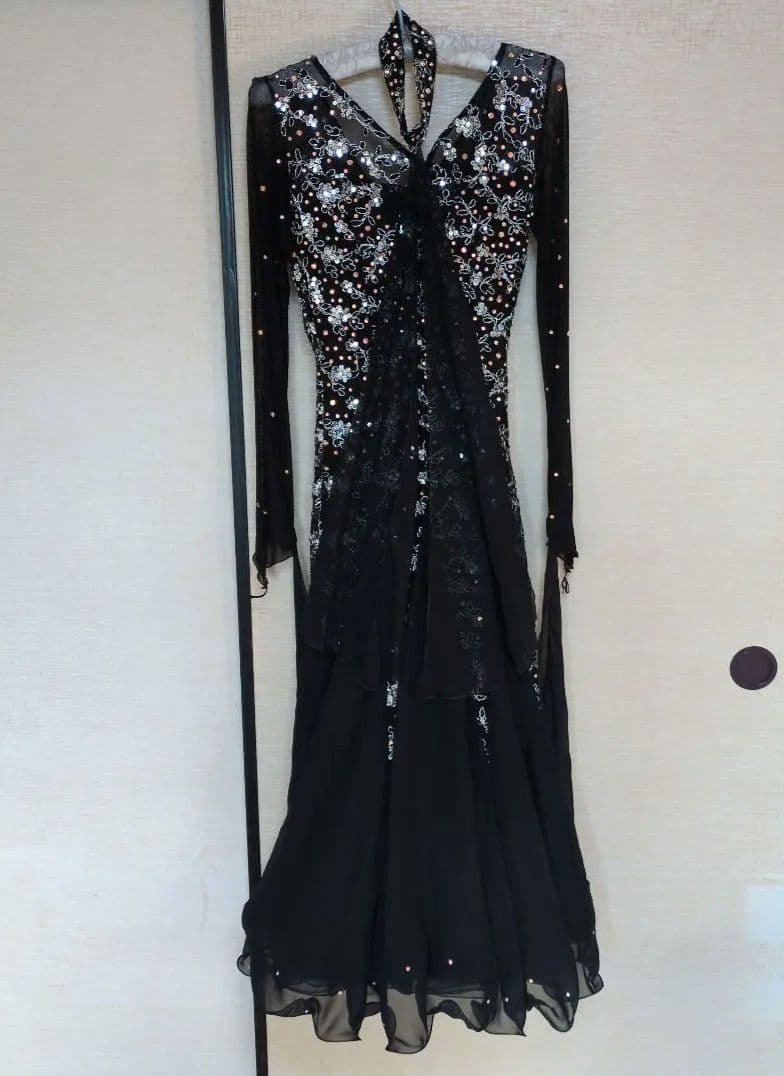 社交ダンス　ビーズ装飾　黒ドレス