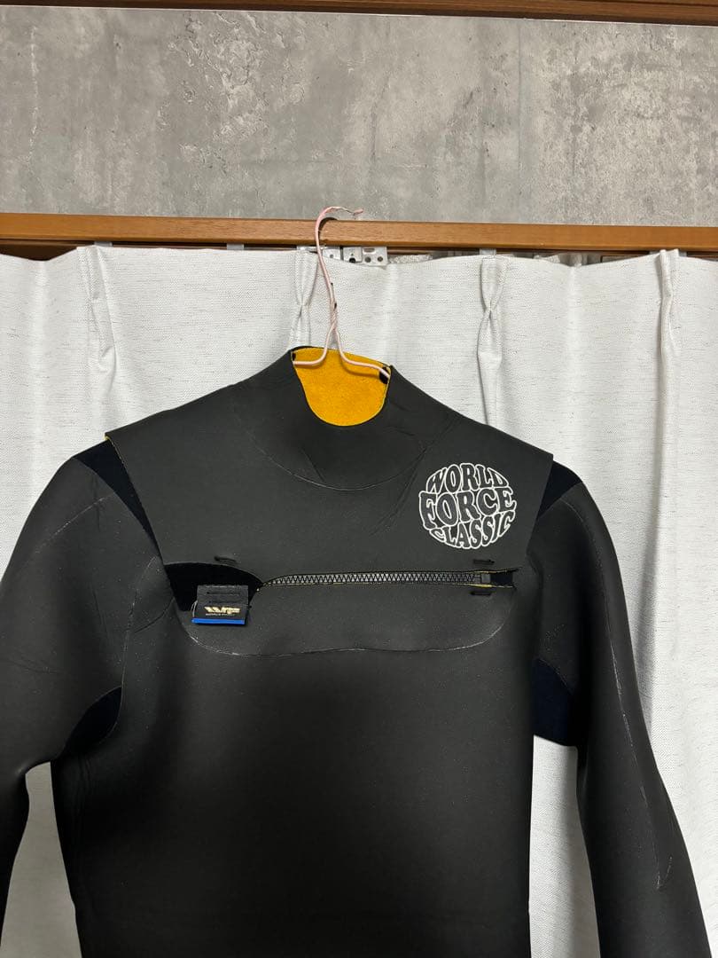 WORLD FORCE ウェットスーツ　【ほぼ未使用】