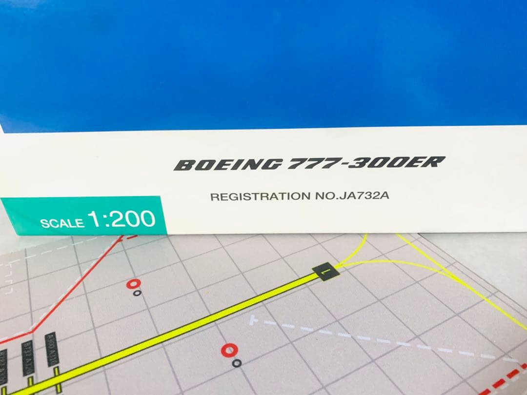 全日空商事公式モデル１／２００Ｂ７７７－３００ＥＲプラスティック樹脂製完成品中古