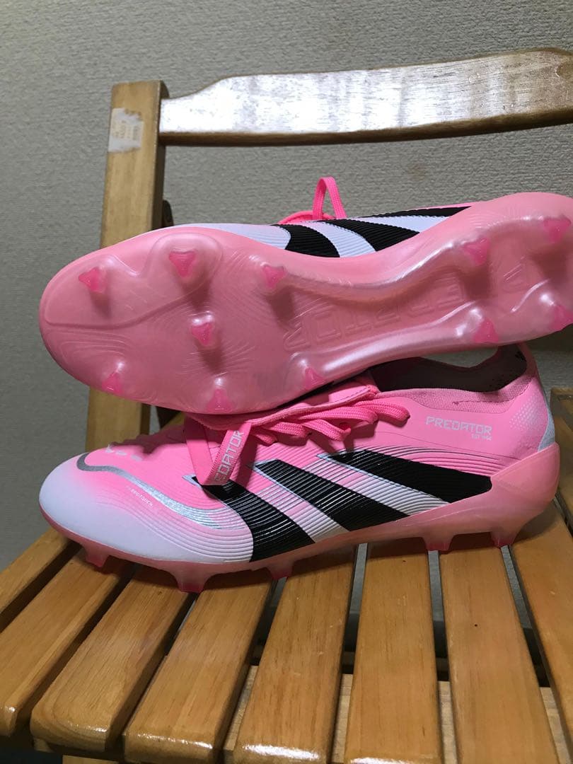 Adidas Predator ピンク サッカーシューズ