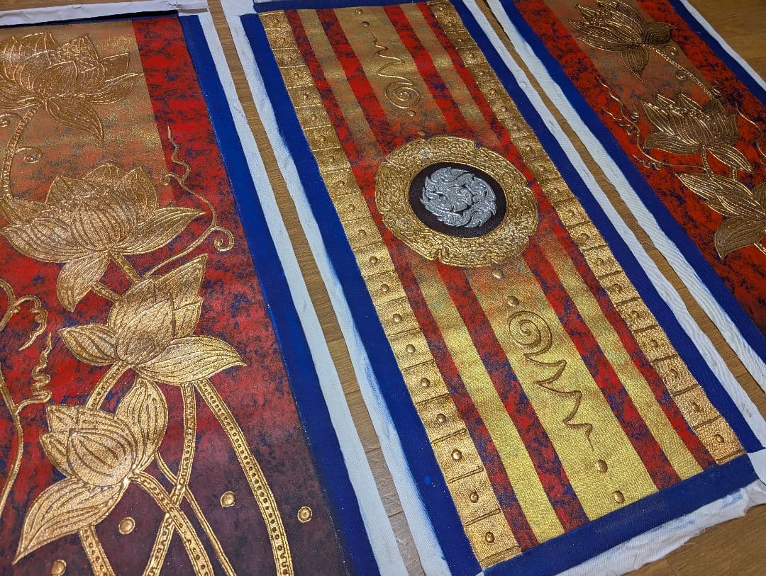 タイ　絵画　大サイズ　金色の蓮のアート　布地　芸術　チェンマイ　アジア　蓮の花
