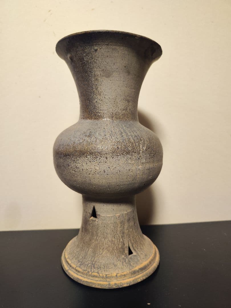 新羅台付長頸壺