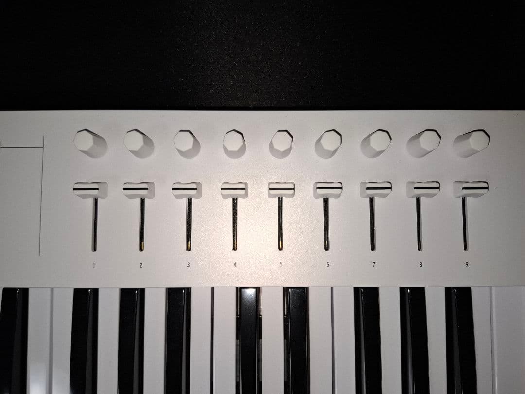 Arturia KeyLab Essential 61 MIDIコントローラー