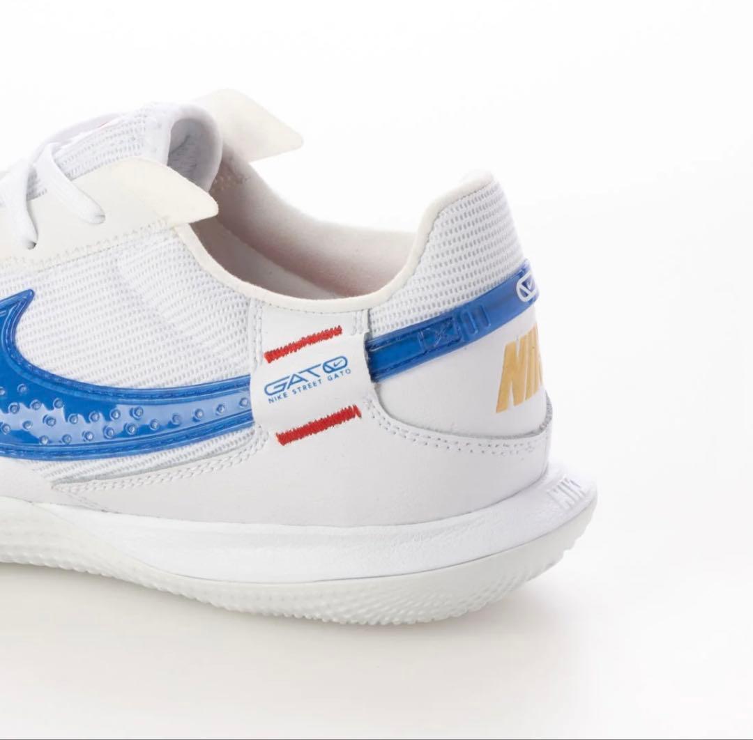 暮らしNike GATO フットサルシューズ ホワイト/ブルー26.5cm