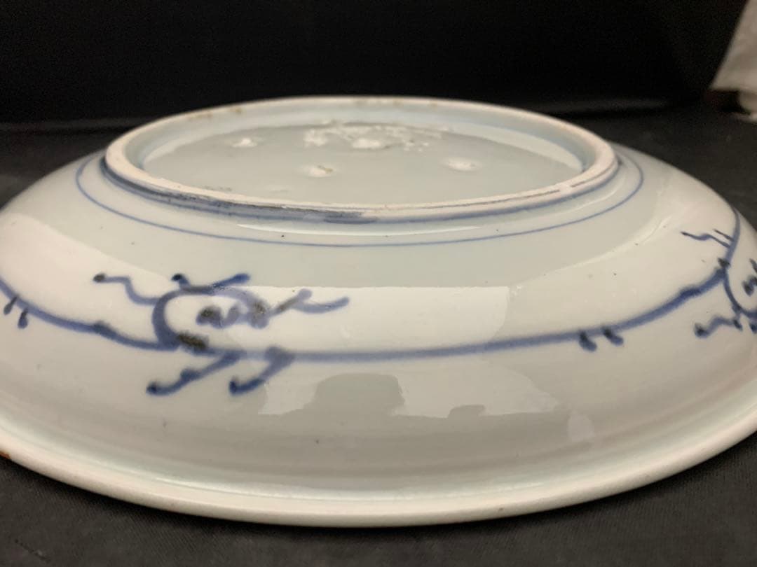 古伊万里　大皿　花　微塵唐草　捻り模様　約直径28.5㎝　/かけ有