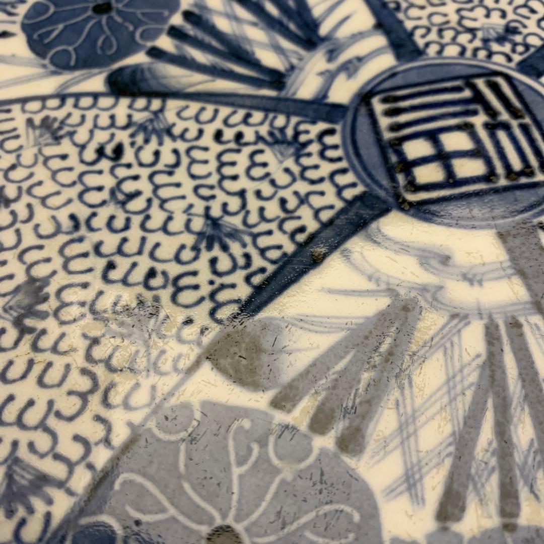 古伊万里　大皿　花　微塵唐草　捻り模様　約直径28.5㎝　/かけ有