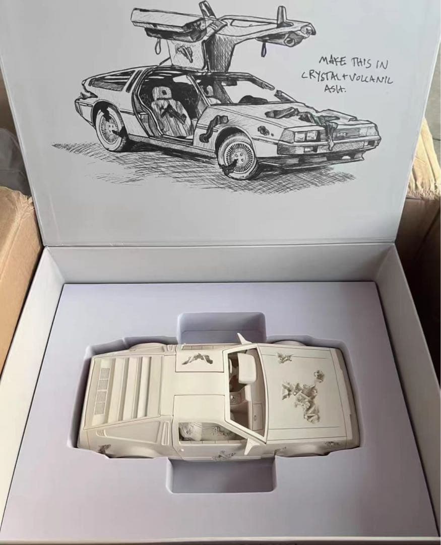 ダニエル・アーシャム限定版「侵食されたデロリアン」自動車彫刻