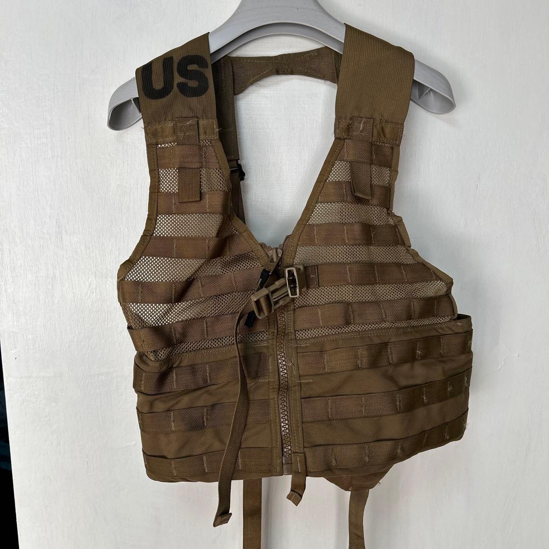 US タクティカルベスト カーキ