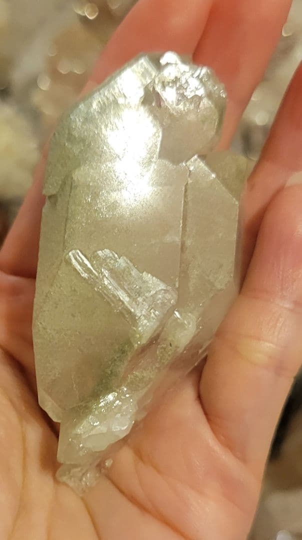 月末特価！神聖　ガネーシュヒマール産 ヒマラヤ水晶ポイント クローライト虹あり