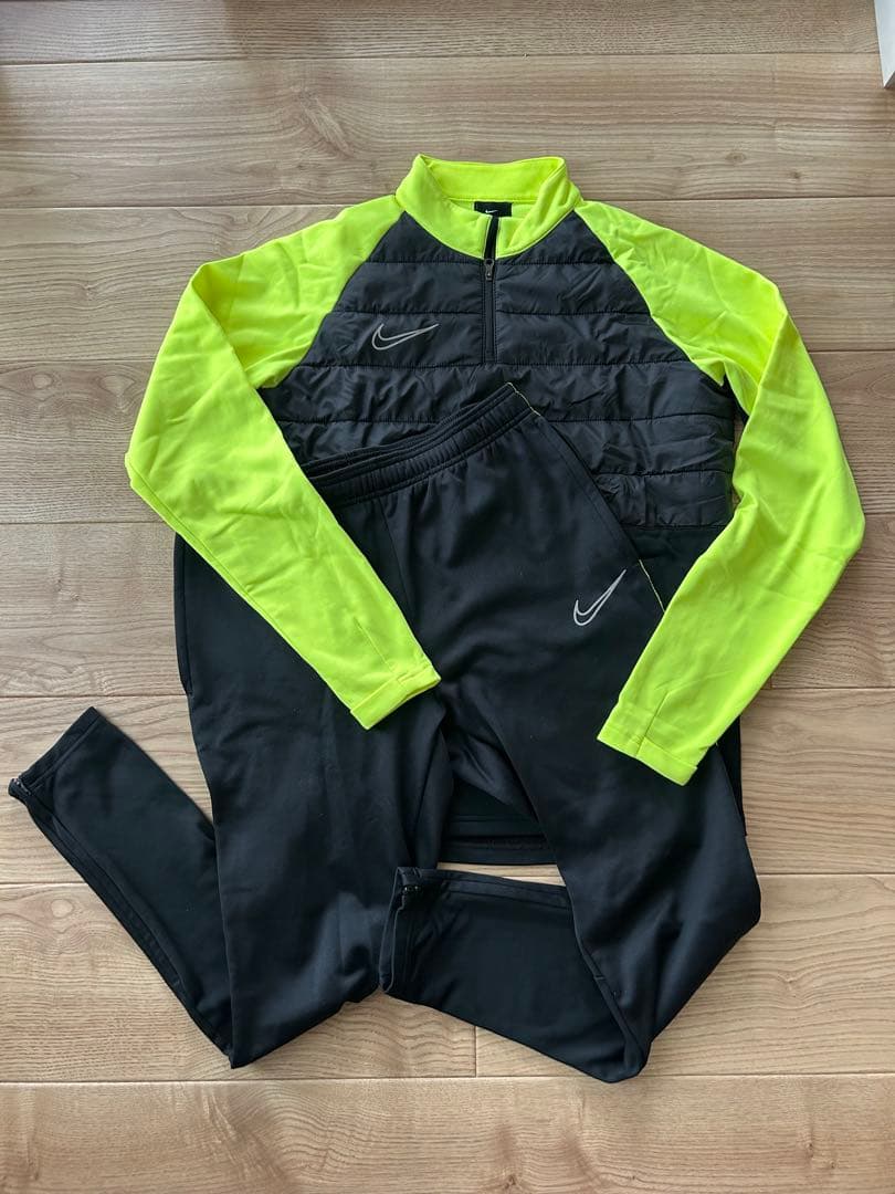 Nike 長袖トップスとパンツ セット