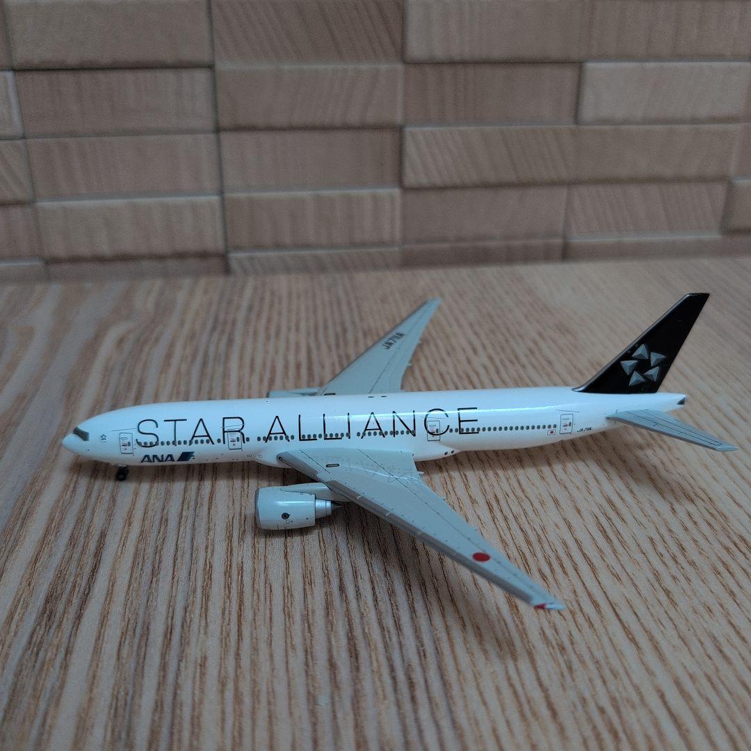 全日空商事 STAR ALLIANCE Boeing 777-200 1/400