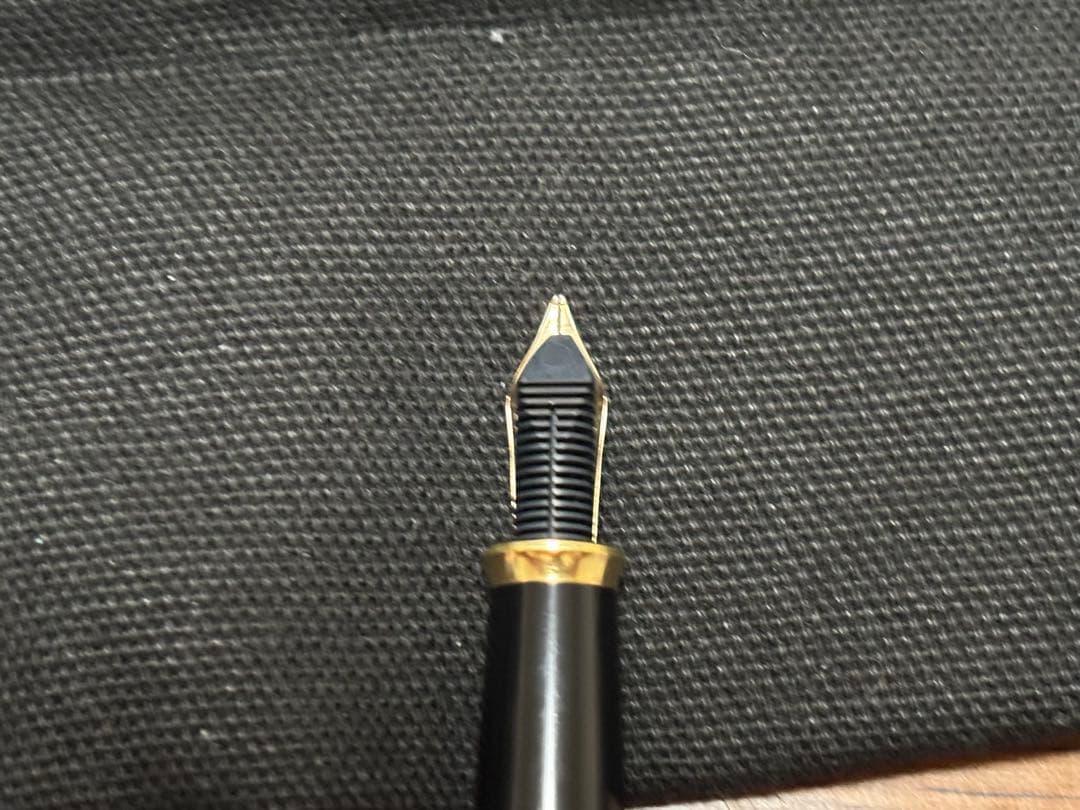 クロス　万年筆　Mニブ　黒　金