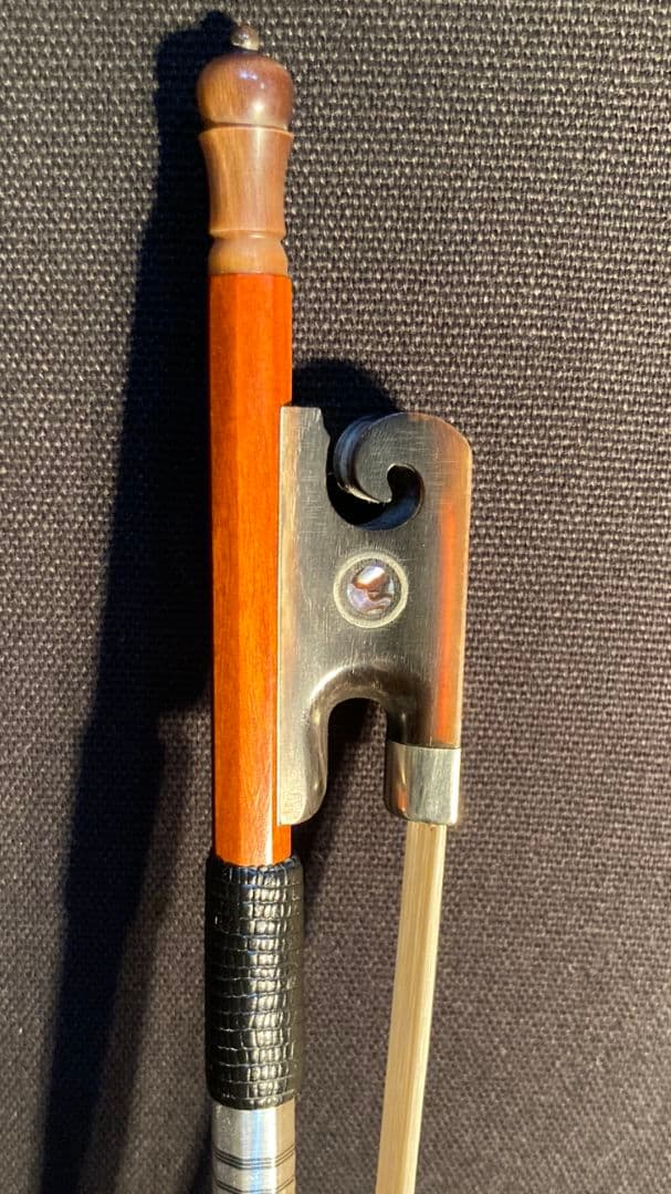 Violin bow ヴァイオリン弓《素敵な飾り付》やや軽め