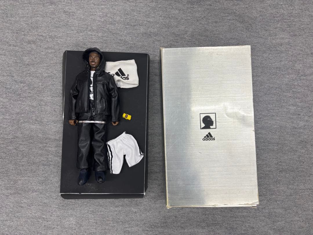 01年製 トラブルで一般流通ナシ アディダス × コービー フィギュア 美品