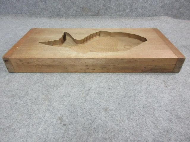 木製木彫古い鯛の菓子型 [B25338]