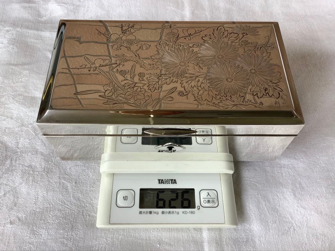 銀製 宝石箱 silver950 鍵付 草花紋様手彫り装飾 作家銘有 骨董品