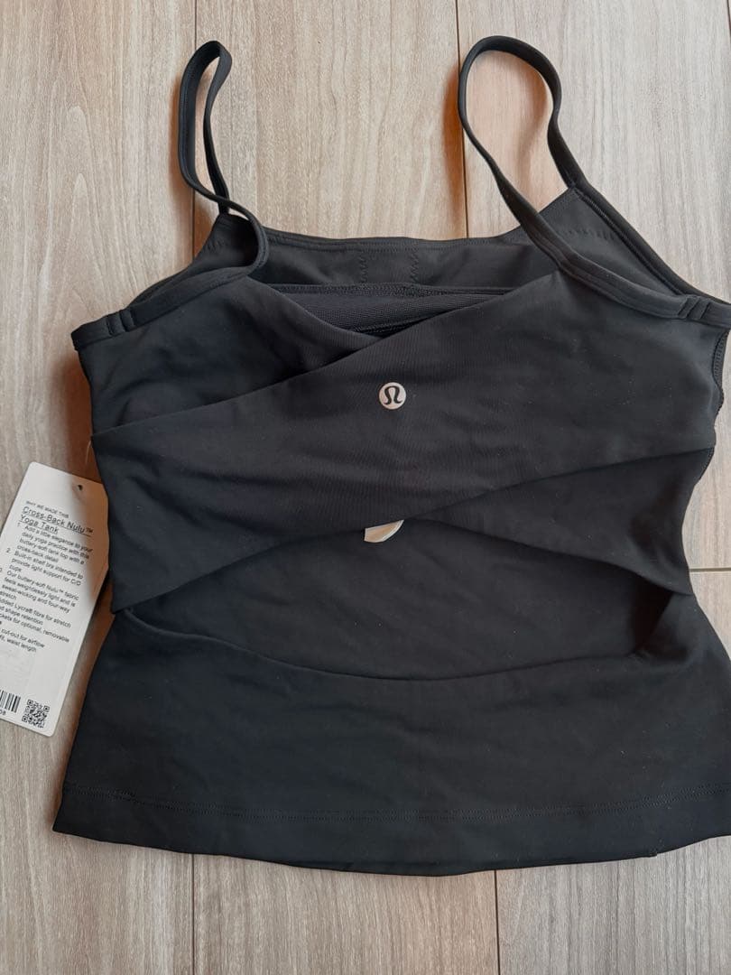 ルルレモンLululemon 黒 Nuluクロスバックタンクトップキャミサイズ4