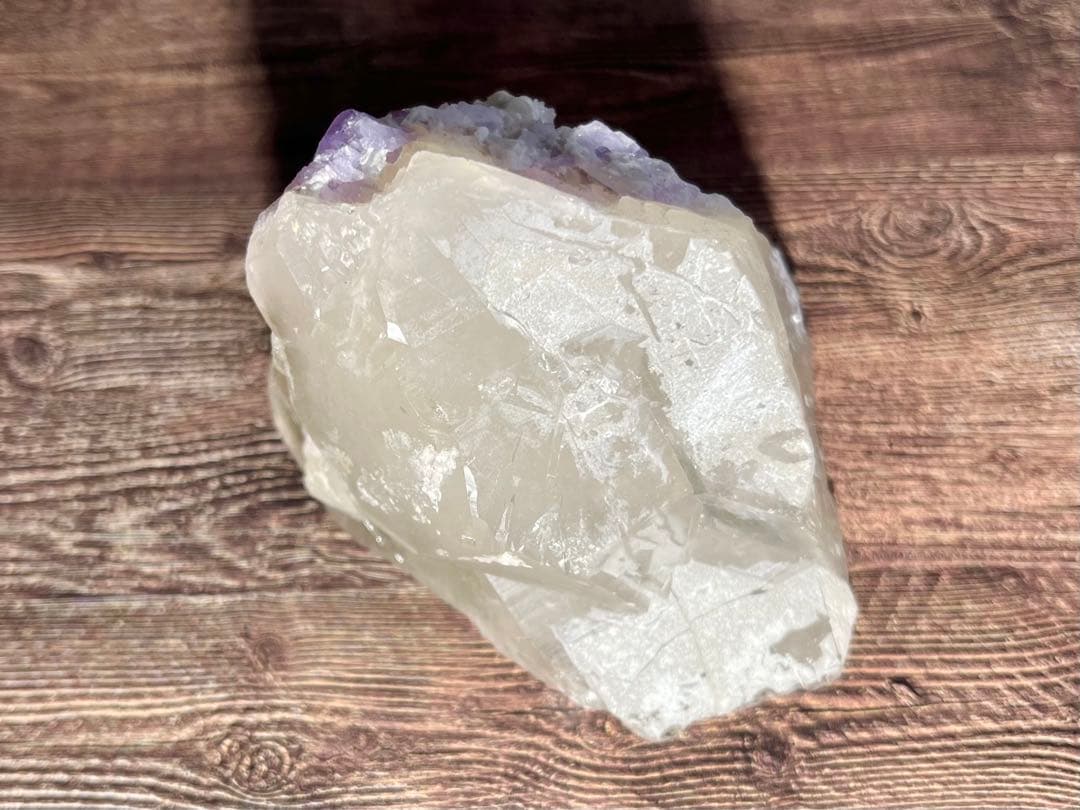 パキスタン産 パープルアパタイト on クォーツ 原石 鉱物