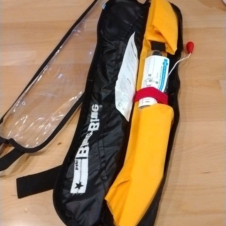 Blue Blue ライフジャケット 黒 透明カバー付き