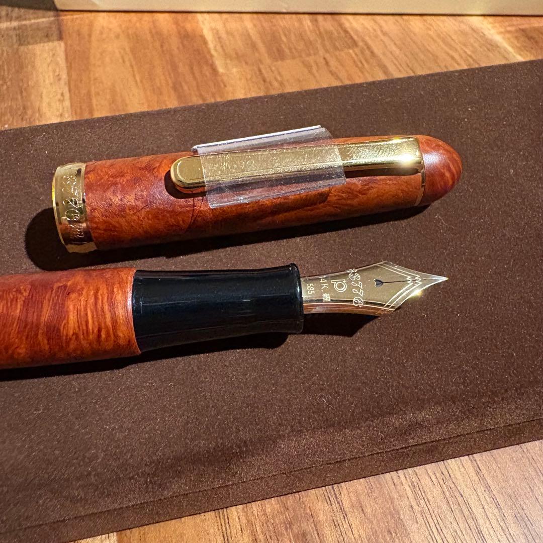 廃盤【未使用】アカブライヤー　センチュリー3776 プラチナ万年筆 F（細字）