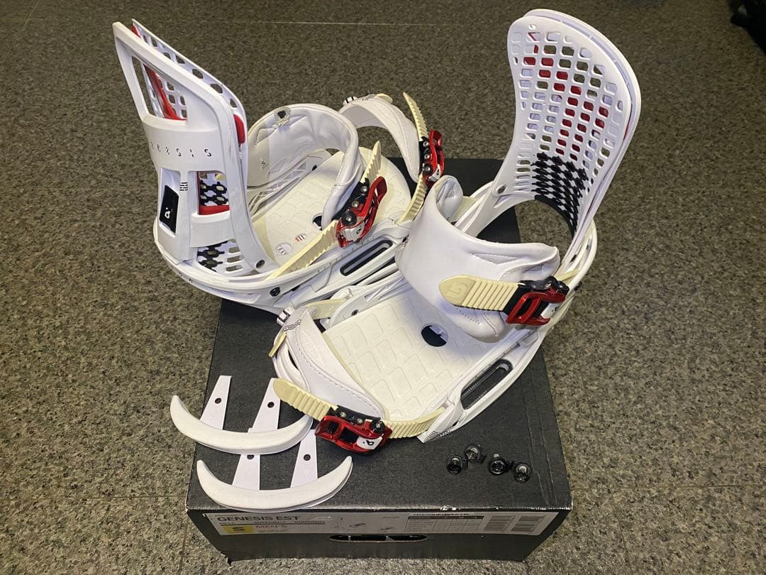 ならんならん burton genesis s 白 cartel s 黒