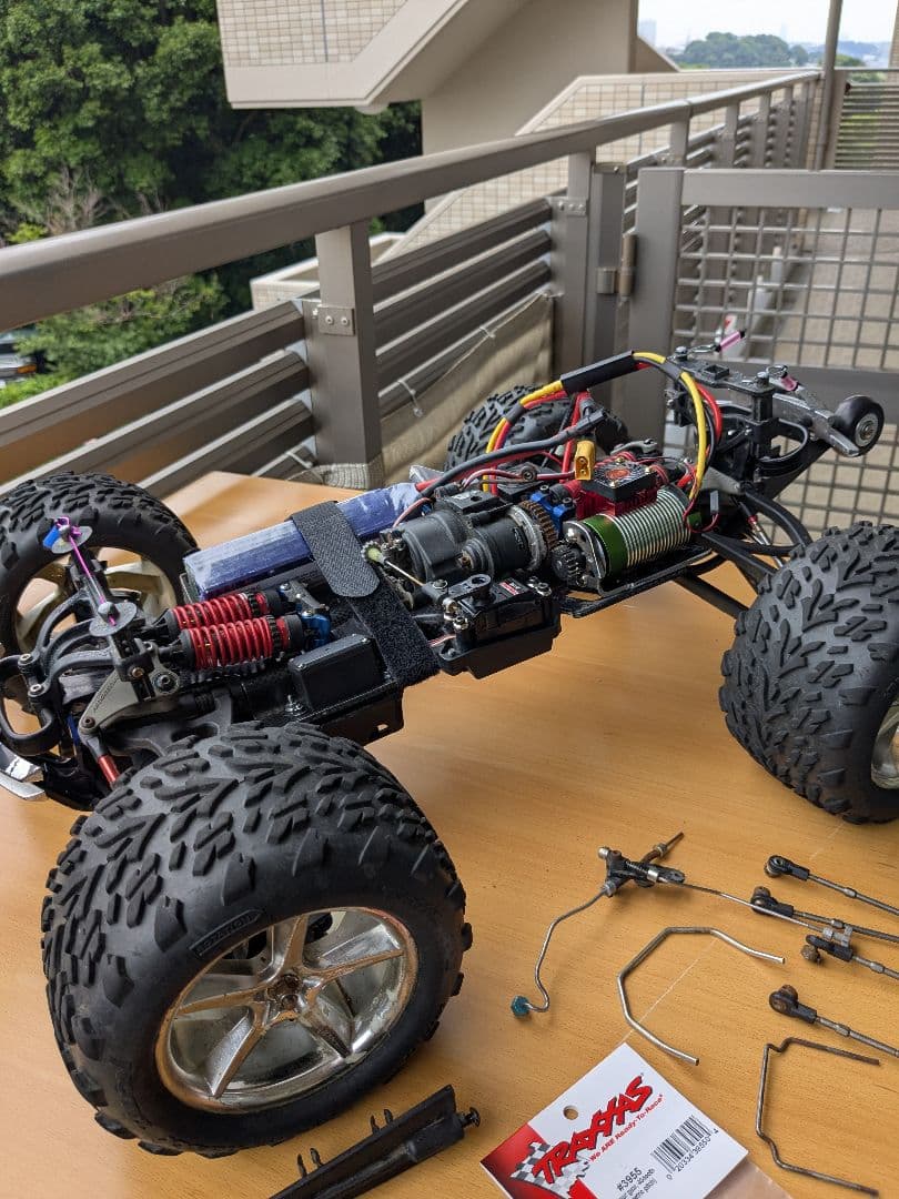 トラクサスレボ　電動仕様変更ラジコン