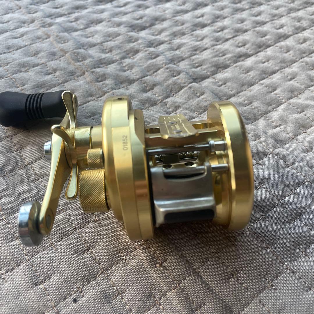 リール Shimano Calcutta Conquest 400F