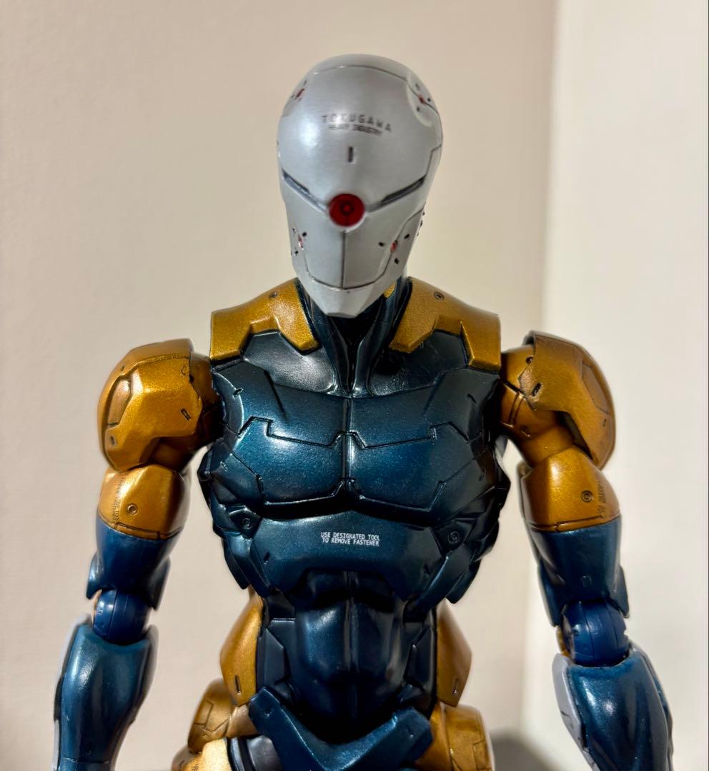 PLAY ARTS 改 サイボーグ忍者 メタルギアソリッド　フィギュア