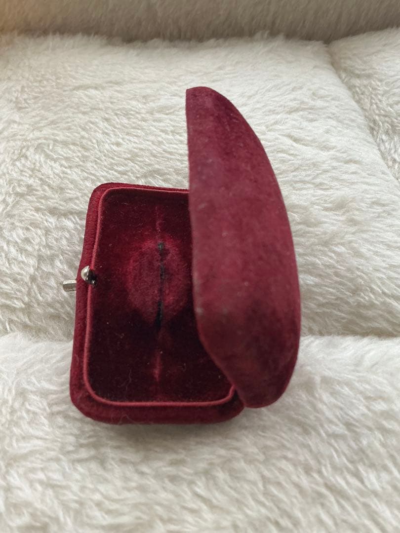 アンティークジュエリーボックス深紅のベルベットケース