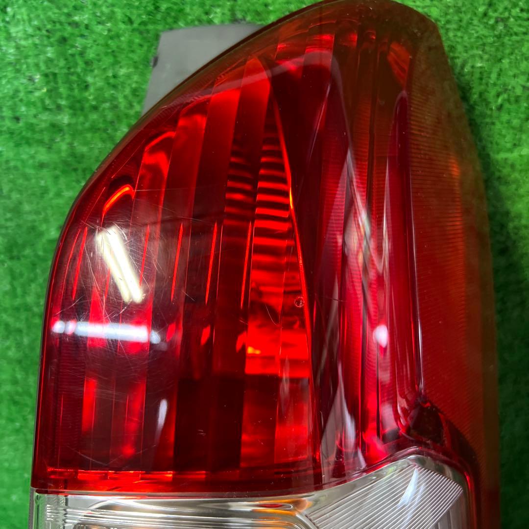 トヨタ純正サクシード NCP160 右テールランプ 2015年