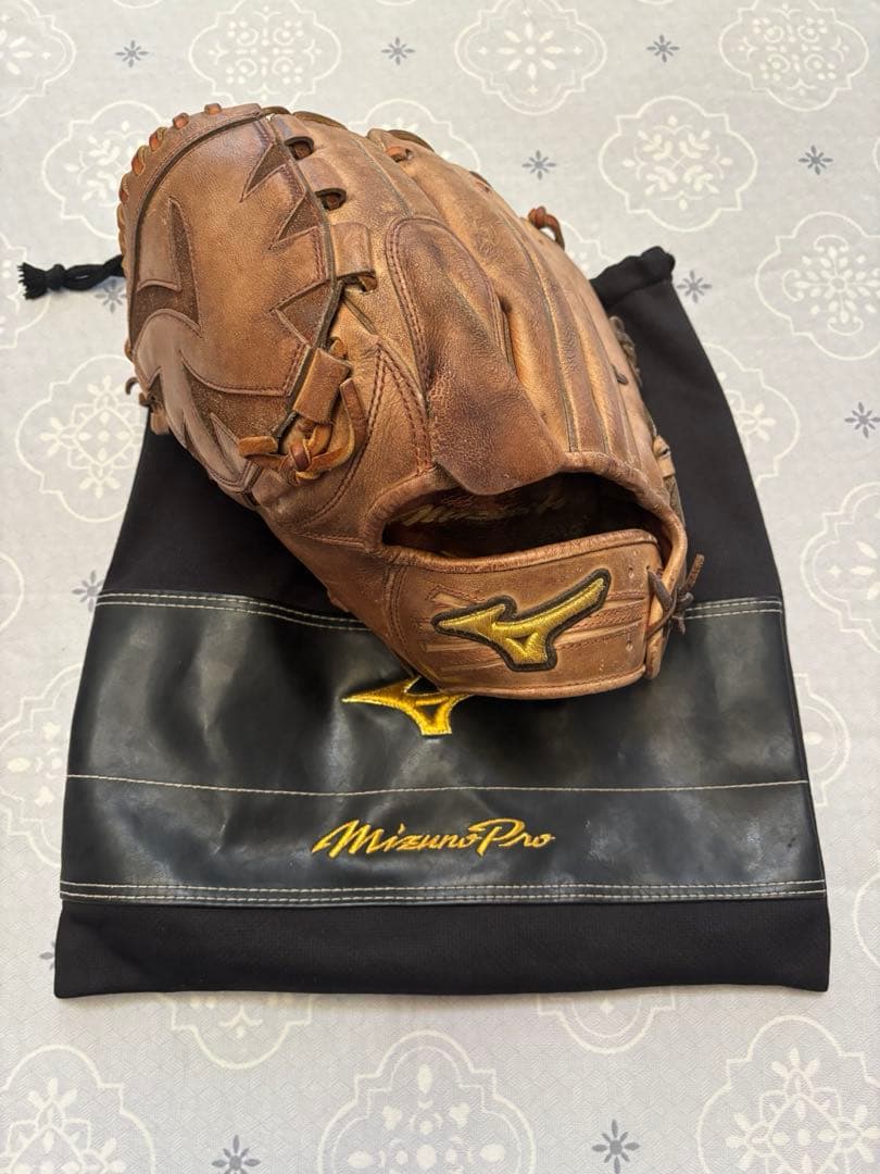 ミズノプロ　硬式グローブ（左）　投手用