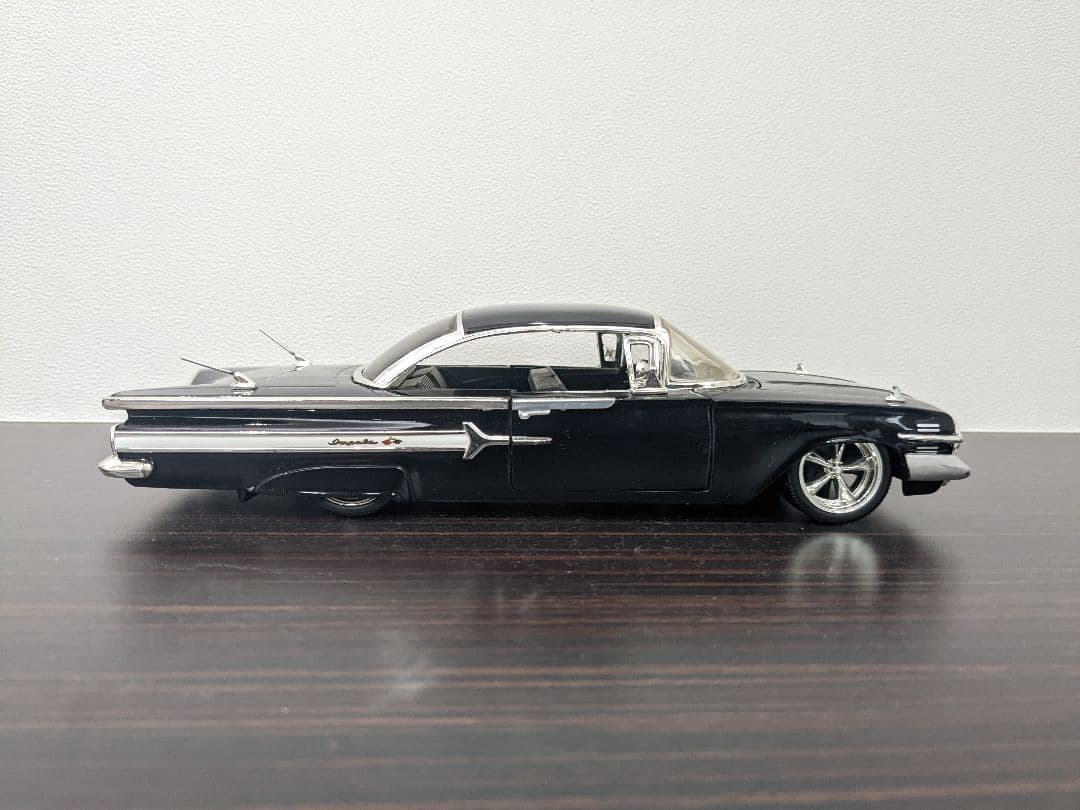 シボレーインパラ　1960 1/24 jadatoys