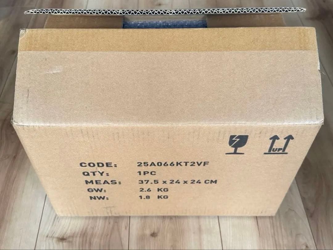 【k.k】KAWS:HOLIDAY THAILAND - BLACK 黒