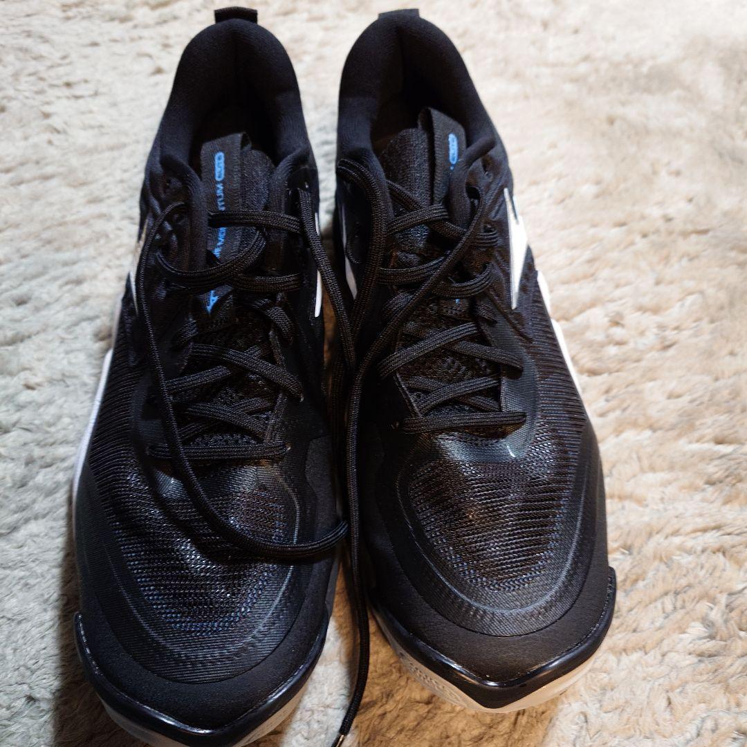 ミズノ　ウエーブモーメンタム エリート28.5㎝