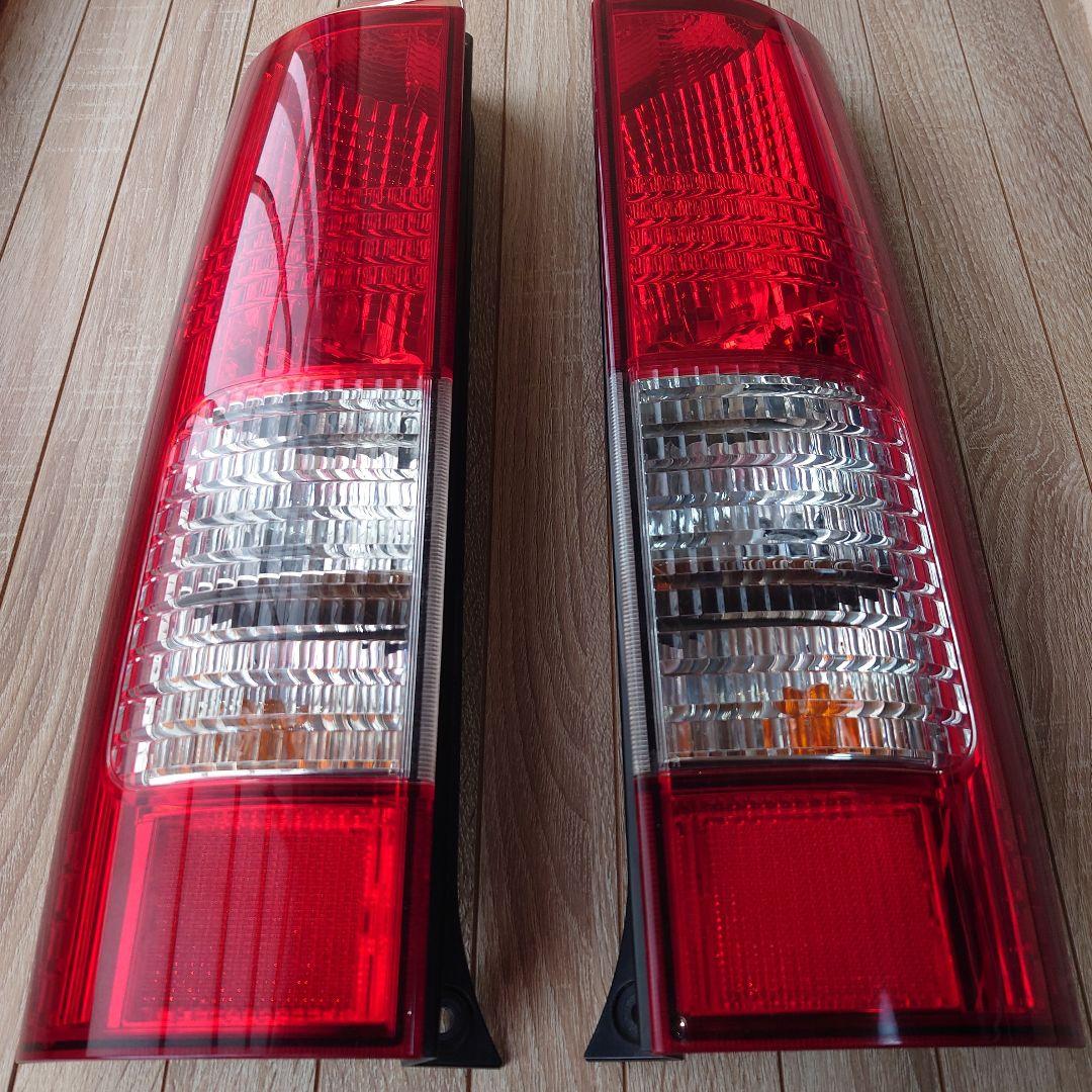 【純正】スズキ　エブリィDA64W テールランプ左右セット