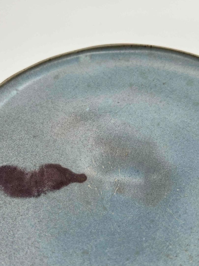 北宋時代　鈞窯　澱青釉飛紫紅斑盤　【旧家蔵出し】　窯変釉　辰砂皿(B-84)